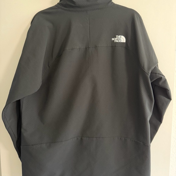 The North Face Men’s Tek Approach Windbreaker Jacket - Picture 3 of 3
